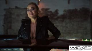 Blake Blossom gets blasted by Dan Damage's massive cock🍆 in her tight pussy🌮️