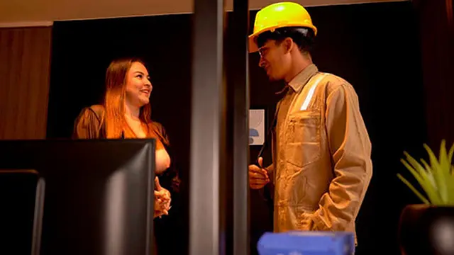 Thiago Lopez connects WiFi for Daniela Gomez &mdash;  a curvy mature woman