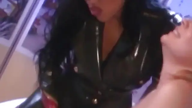 PussyCatsLatex com - Leather-clad mistress dominates big ass🍑 lesbian′s submissive paddling