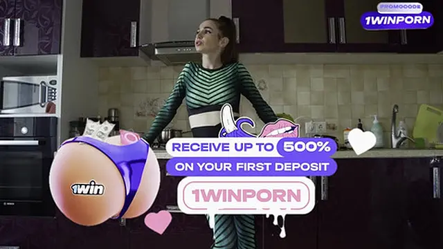 Потёрся о киску сводной сестры и накончал ей полные штаны 