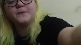 Amputee eats burger