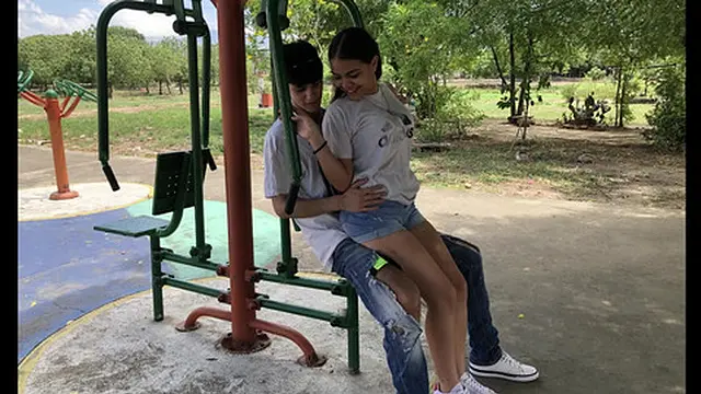 why does older boyfriend want his brunette girlfriend to suck his cock?