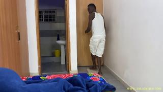 This wealthy trick gets serviced by a gold-digging vixen at night