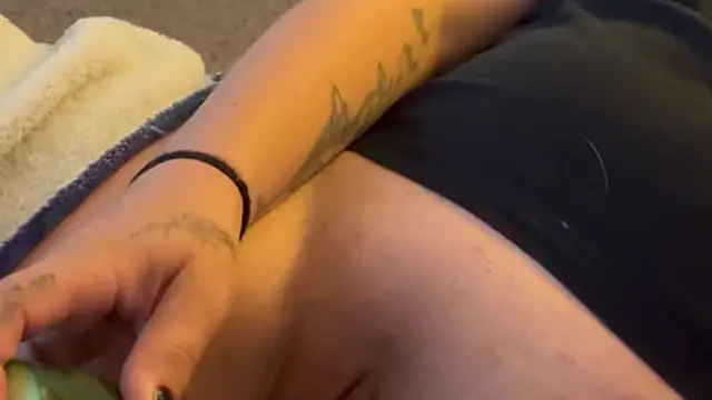 Amelia fucks a cucumber and squirts everywhere