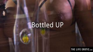 Moist brunette uses a glass bottle to pleasure her wet pussy✌