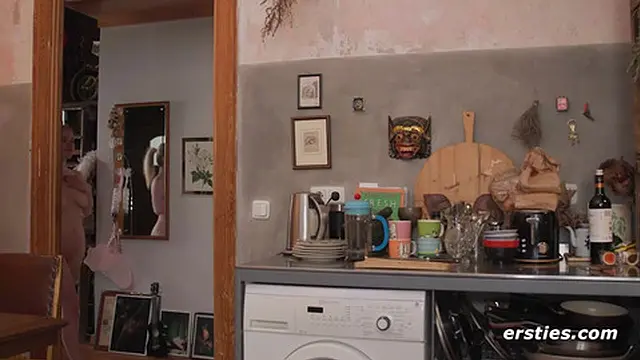 Ersties - 69 Fragen an Mia A mit einem heißen Solo auf dem Küchentisch