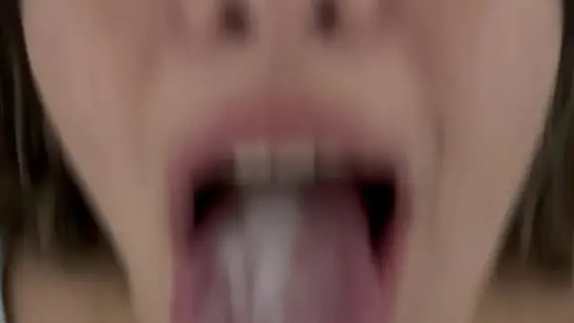 Safadinha adora levar leite na cara