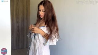 my sexy girlfriend masturbate her pussy