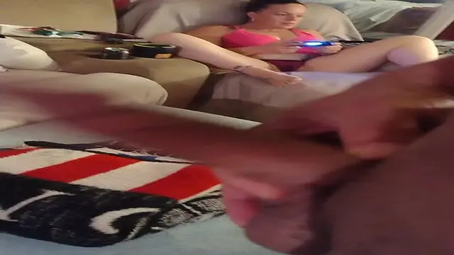 Girlfriend loves surprise jerk-off session during gaming