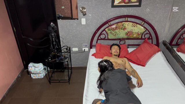 Hot Latina gives oily massage before railing