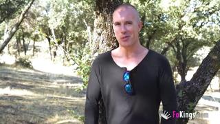 Guy eagerly pleases Lara Cruz al fresco!