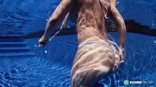 Skinny-dipping sweetheart Lana flaunts her assets